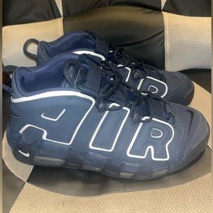Men’s sz 9.5 Nike air more uptempo